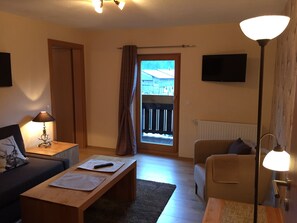 Superior Apartment, 2 Bedrooms, Mountain View (Jayne) | Living area | Smart TV - Haus Alpenrose (Waidring)