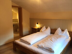 Superior Apartment, 2 Bedrooms, Mountain View (Jayne) | 1 bedroom, free cots/infant beds, free WiFi, bed sheets