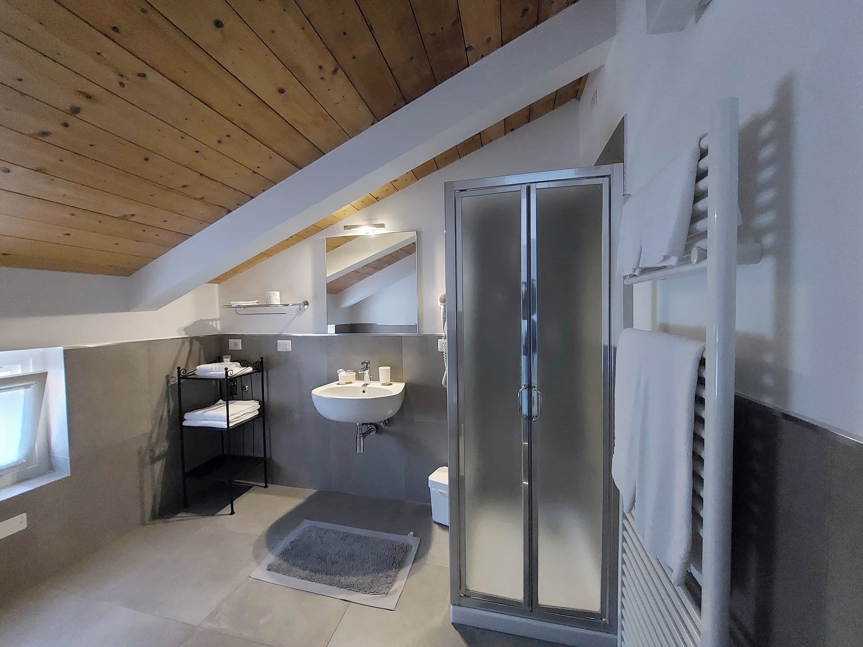 Suite | Bagno | Doccia, soffione a pioggia, set di cortesia gratuito, bidet