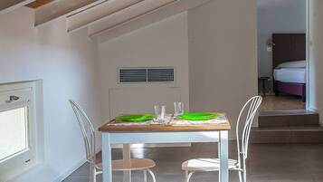 Suite | In-room dining