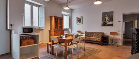 City Apartment, 2 Bedrooms | Living area