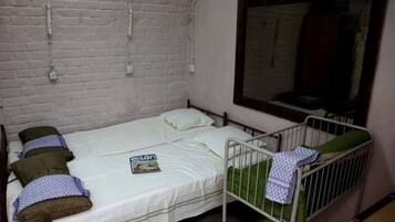 Double Room, 2 Twin Beds | Free WiFi, bed sheets