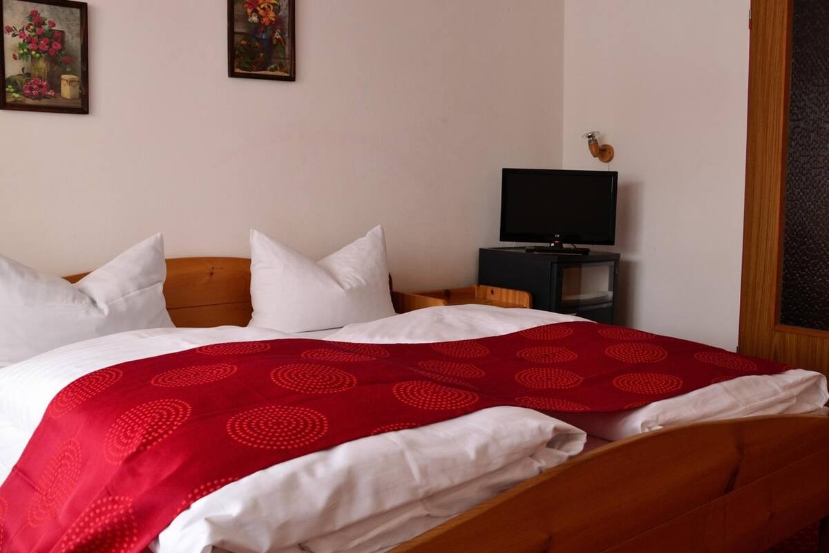 in-room safe, iron/ironing board, free wifi, bed sheets