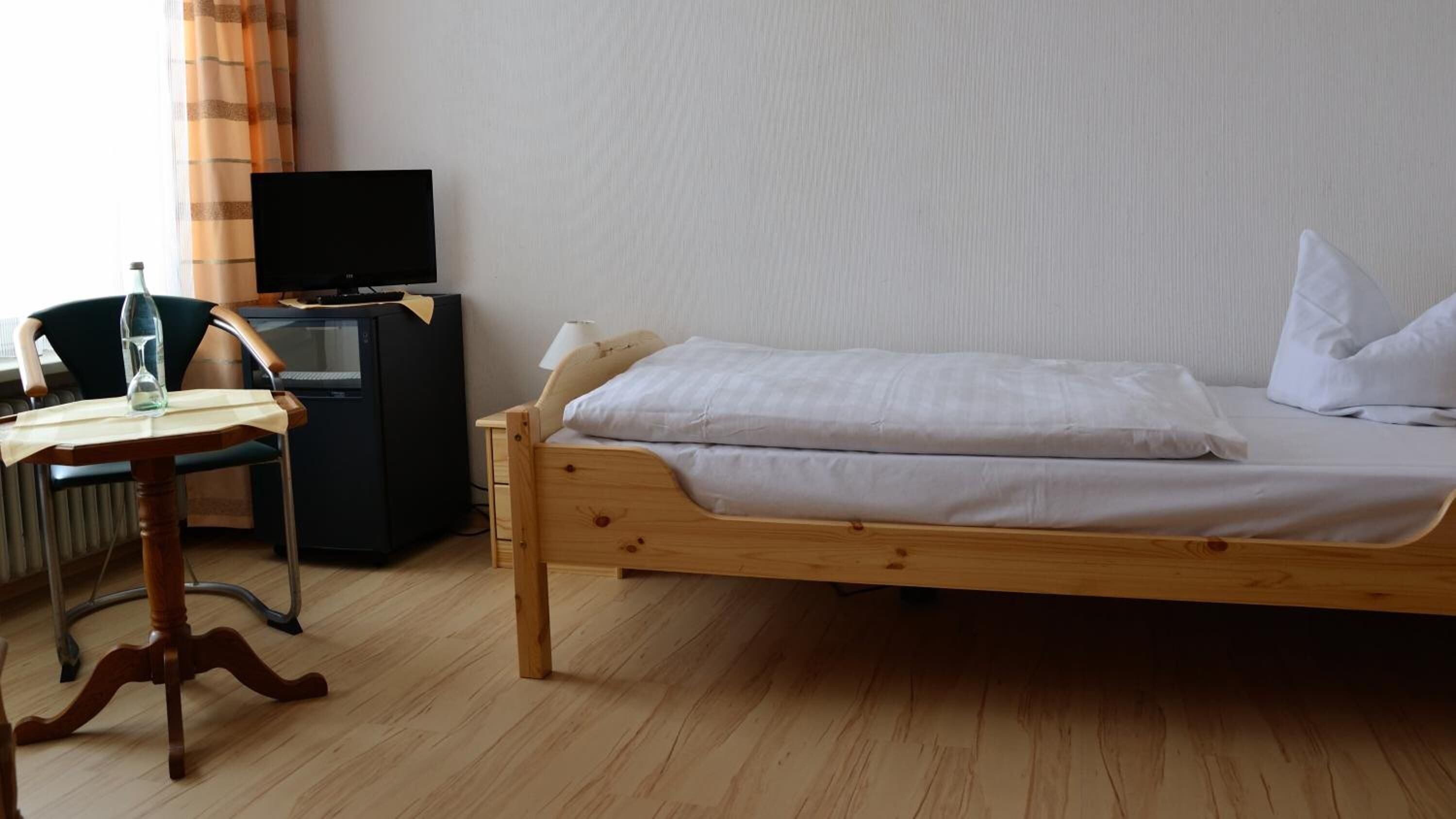 in-room safe, iron/ironing board, free wifi, bed sheets