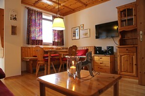 Traditional Apartment, 1 Bedroom, Balcony, Mountain View | Living area