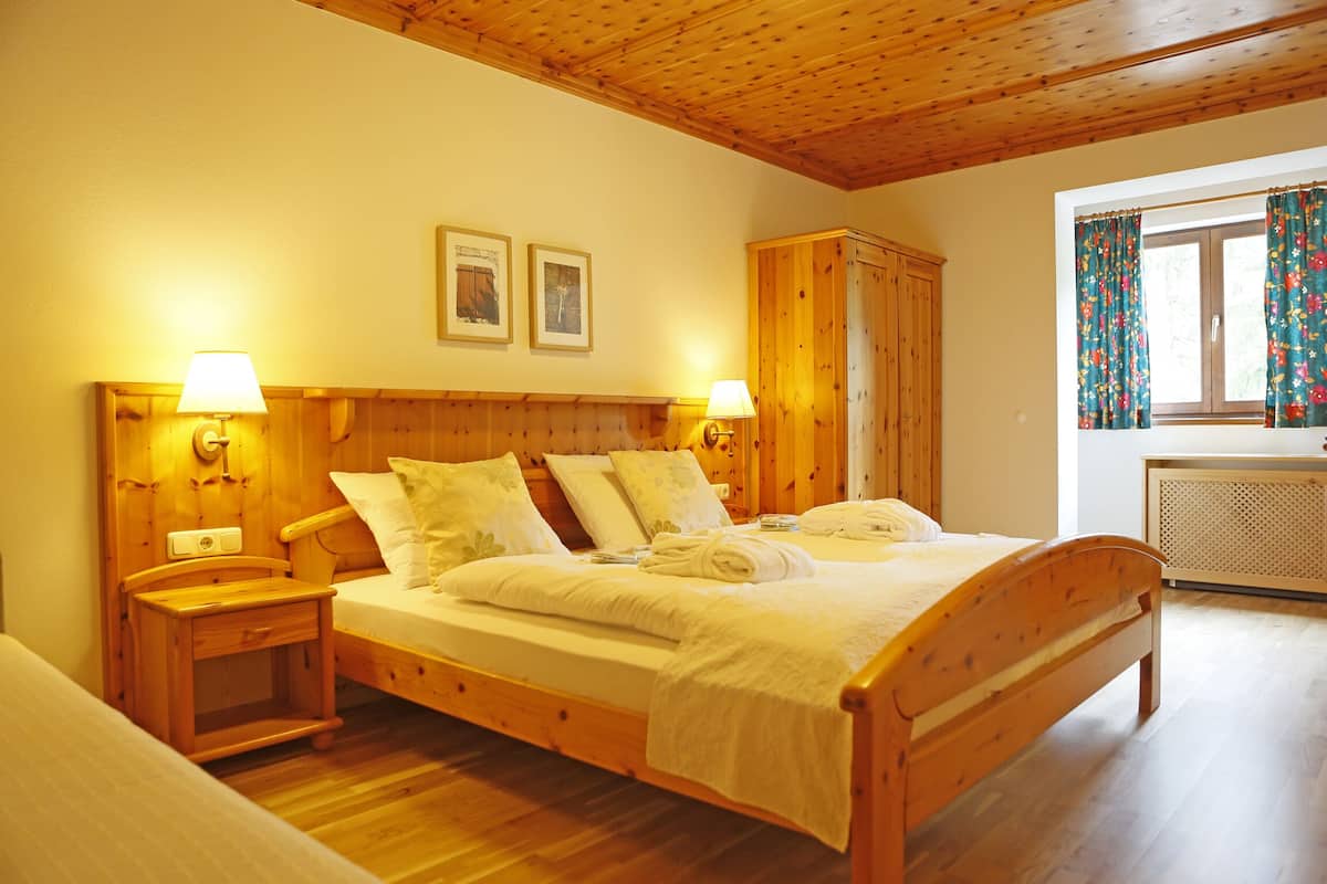 Traditional Apartment, 1 Bedroom, Balcony, Mountain View