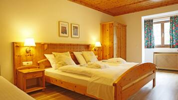 Traditional Apartment, 1 Bedroom, Balcony, Mountain View | 1 bedroom, hypo-allergenic bedding, in-room safe, individually decorated