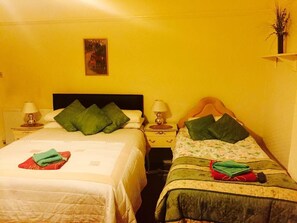 1 chambre, rideaux dâobscurcissement, fer et planche Ă repasser