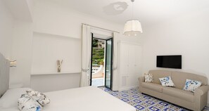 Suite, balcón | Ropa de cama de alta calidad, caja fuerte, decoración individual