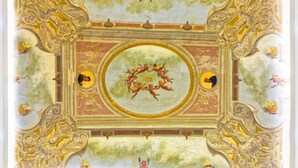 A ceiling with ornate gold detailing and a central circular fresco. - B&B Rest a Napoli (Naples)
