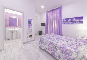 Classic Double Room, Balcony | Minibar, in-room safe, desk, soundproofing - B&B Rest a Napoli (Naples)