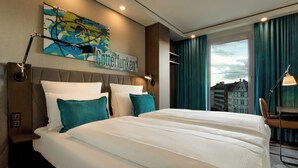 In-room safe, desk, blackout drapes, soundproofing - Motel One Bonn-Beethoven (Bonn)
