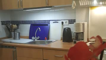 Apartment, 1 Schlafzimmer | Eigene Küche | Wasserkocher mit Kaffee-/Teezubehör, Kühlschrank, Mikrowelle, Ofen