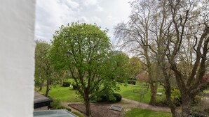 View from property - Earls Court Apartments by BaseToGo (London)