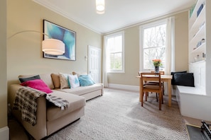 Departamento, 2 habitaciones | Sala de estar | Smart TV