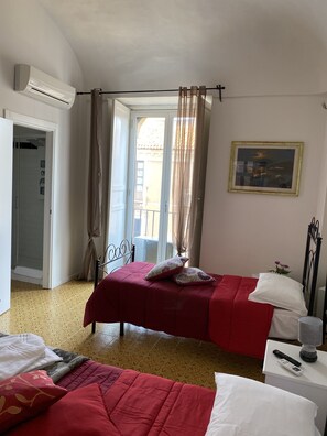 Chambre Triple Supérieure, balcon