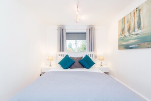Apartment, 3 Bedrooms | Egyptian cotton sheets, premium bedding, individually decorated - Holland Park Heights by BaseToGo (London)