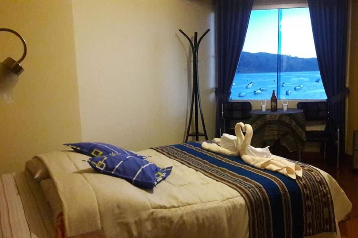 Escritorio, wifi gratis y ropa de cama