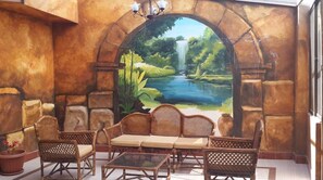 Lobby sitting area - Hotel Lago Azul (Copacabana)