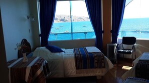 Habitación doble, 1 cama de matrimonio, balcón, vistas al lago | Escritorio, wifi gratis, ropa de cama