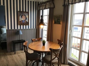 高级公寓, 1 间卧室, 厨房 | 客房内用餐