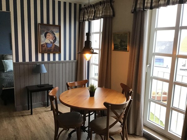 Superior-Apartment, 1 Schlafzimmer, Küche | Essbereich im Zimmer