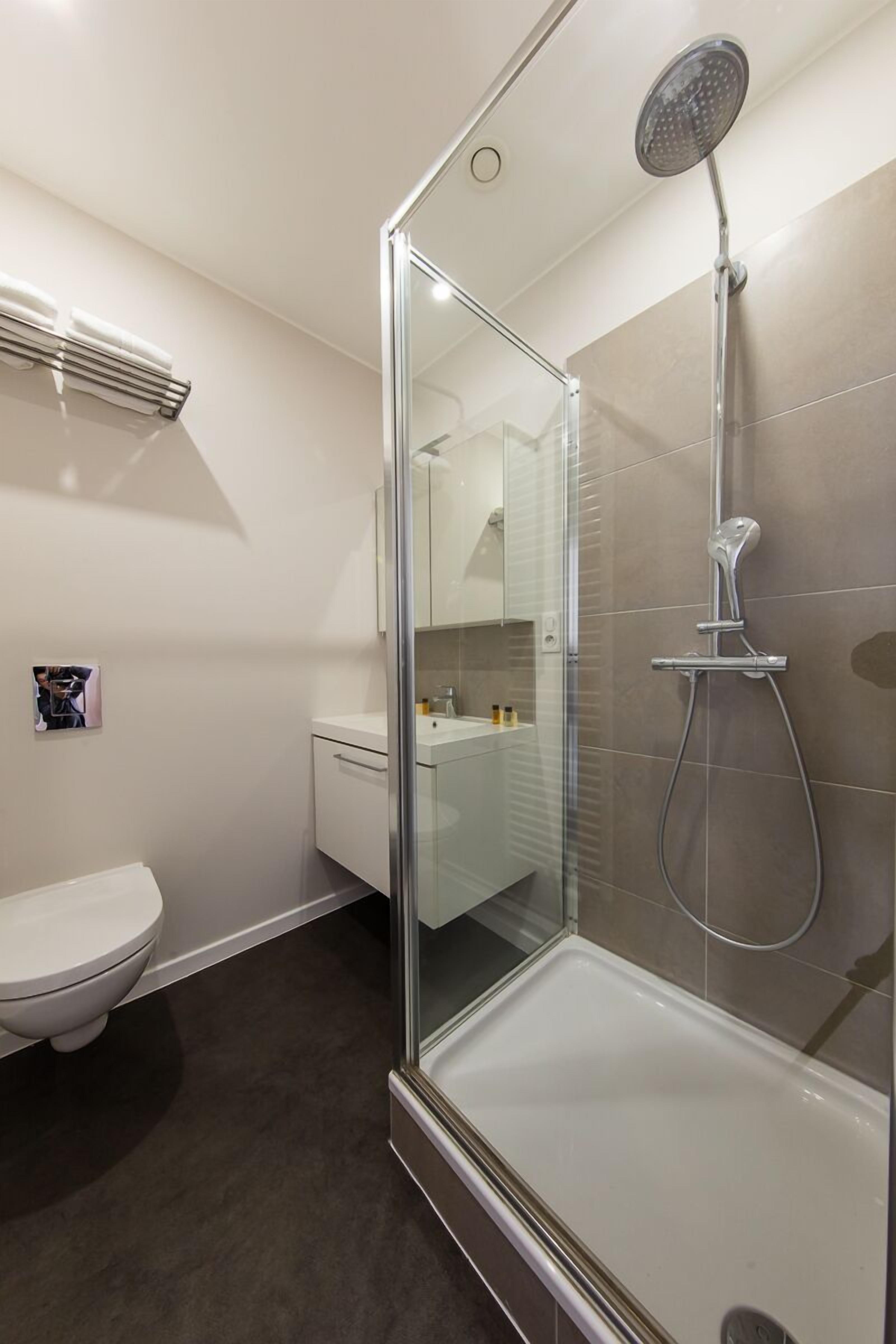 Badkamer met douche