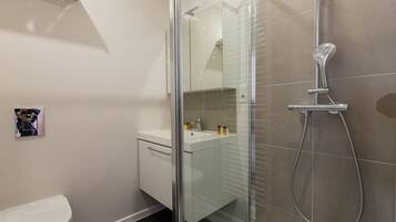 Badkamer met douche