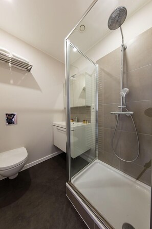Bathroom shower - Urban Suites Brussels Royal (Brussels)
