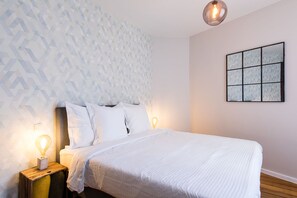 1 bedroom, premium bedding, laptop workspace, iron/ironing board - Urban Suites Brussels Royal (Brussels)