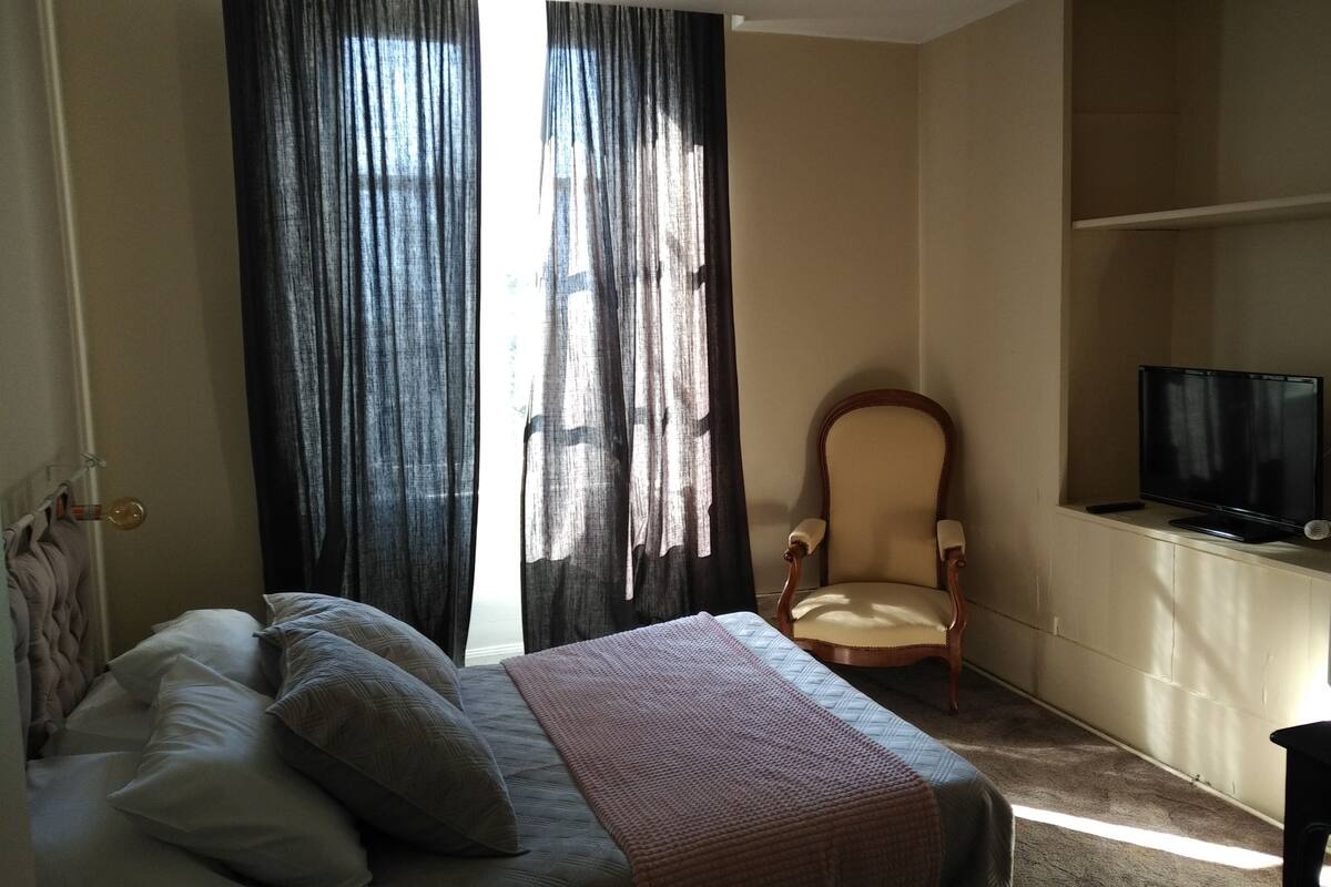 Double Room | Soundproofing, WiFi (free), bed sheets