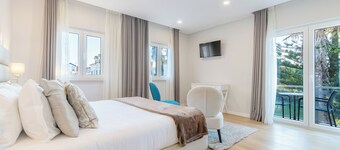 Silver Seahorse Garden Retreat