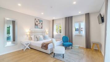 Superior Room (Super King Size) | Blackout drapes, cribs/infant beds, free WiFi, bed sheets