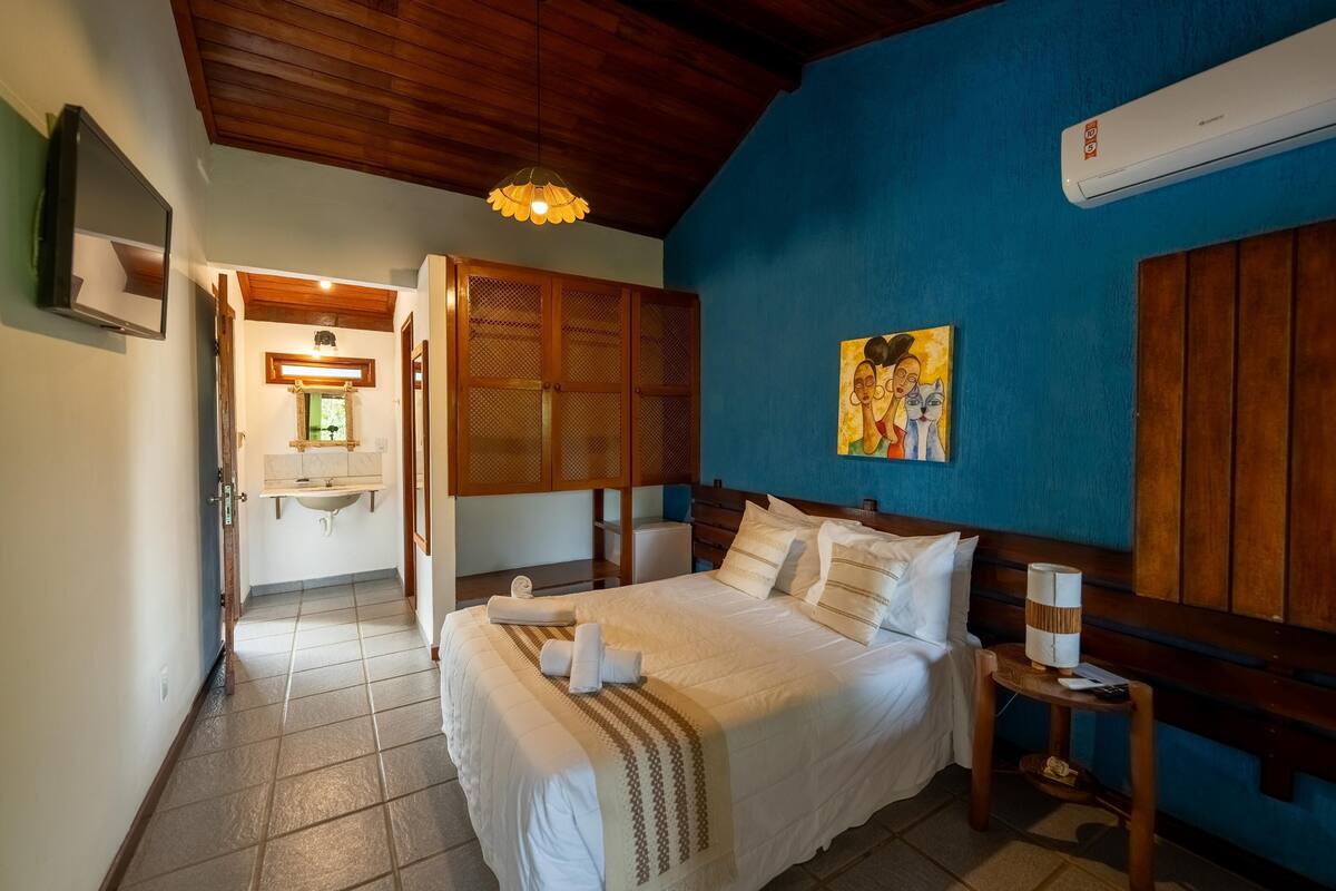 Minibar, in-room safe, iron/ironing board (on request), WiFi (free)
