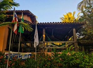 A building with a sign reading "Hotel Pousada Marabaí". - Hotel Pousada Marambaia (Porto Seguro)