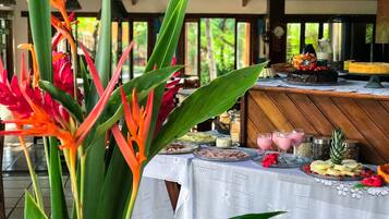 Free daily buffet breakfast