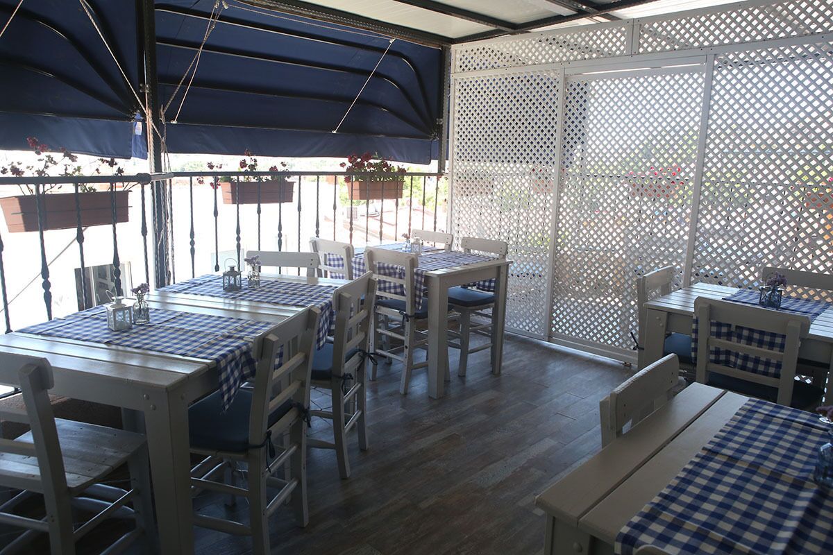 free daily full breakfast