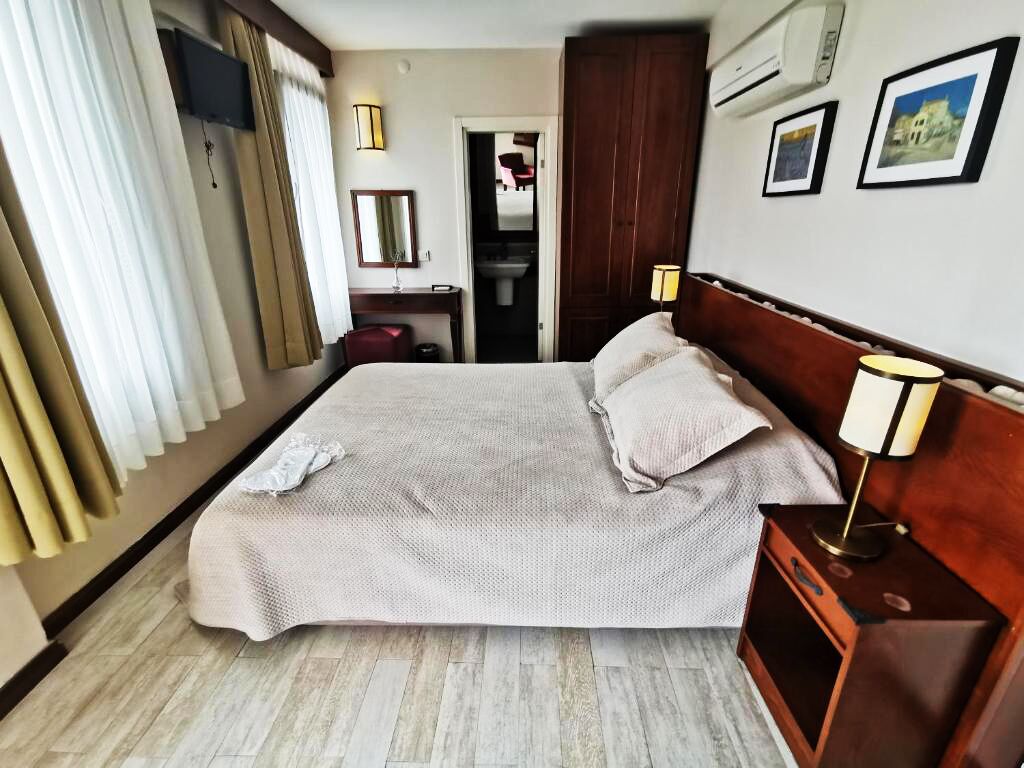 premium bedding, in-room safe, laptop workspace, free wifi