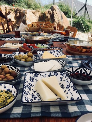 Free daily full breakfast