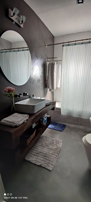 Deluxe-Haus, 4 Schlafzimmer | Badezimmer | Duschwanne, kostenlose Toilettenartikel, Haartrockner, Bidet