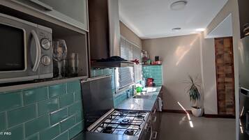 Deluxe House, 4 Bedrooms | Private kitchen | Full-sized fridge, microwave, oven, stovetop
