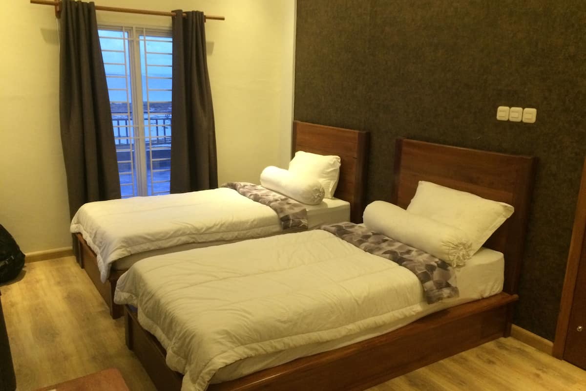 Double or Twin Room, Ocean View | Desk, soundproofing, rollaway beds