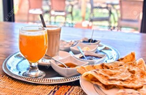 Daily full breakfast (EUR 10 per person)