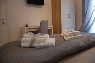 Quarto casal clássico | 1 quarto, frigobar, cofres nos quartos, escrivaninha