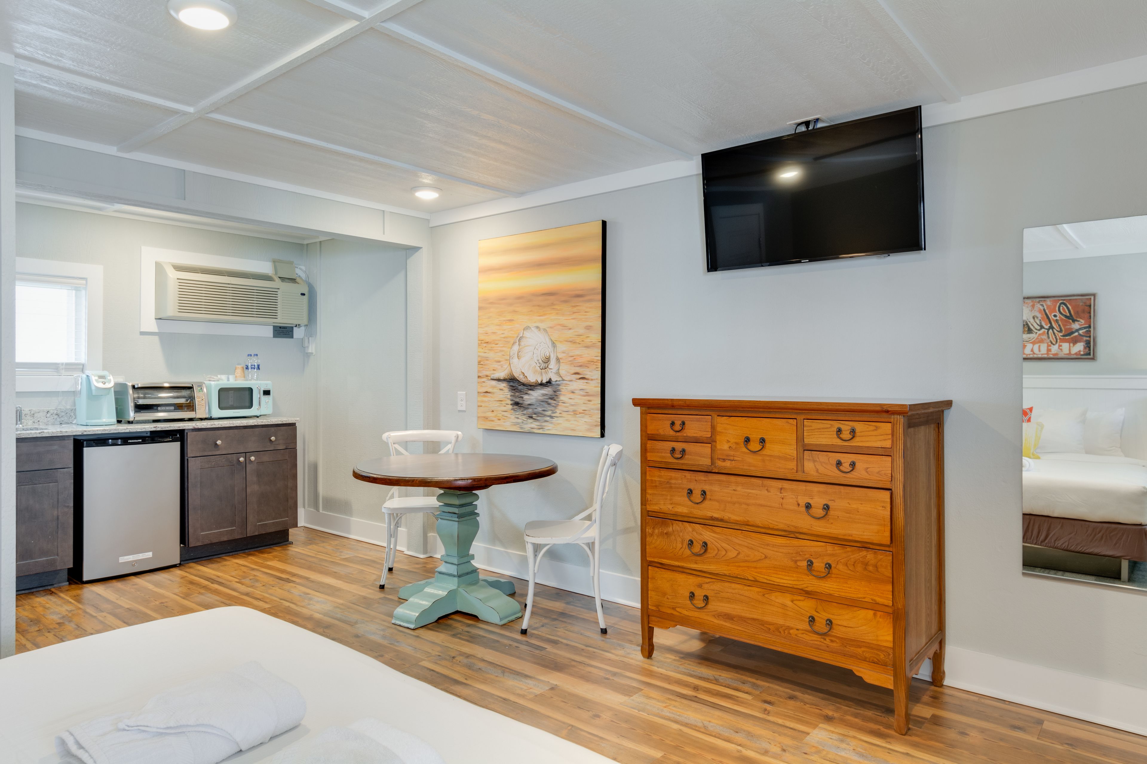 deluxe room, 1 king bed | free wifi, bed sheets