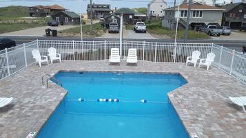 Seasonal outdoor pool, sun loungers