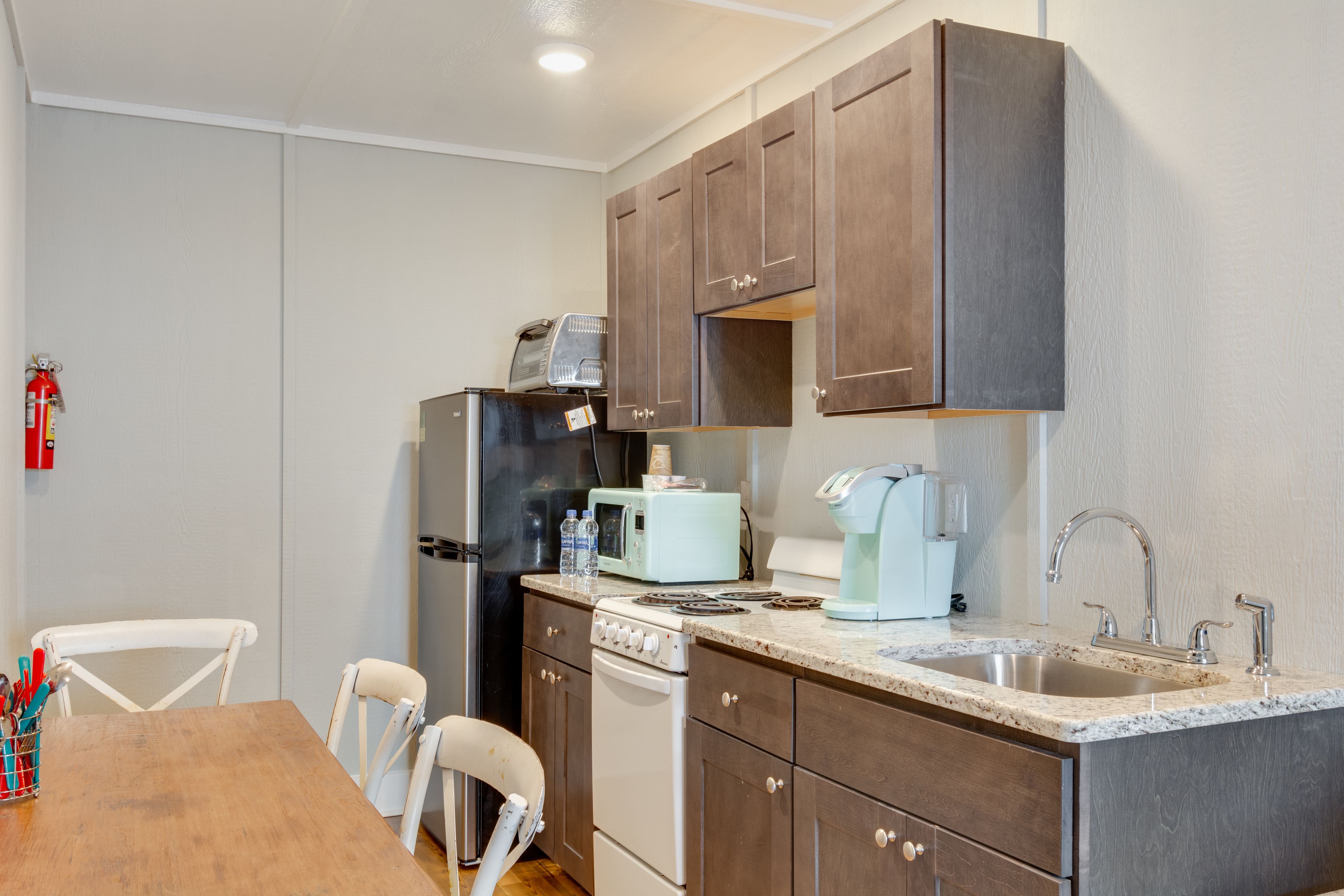 deluxe apartment, 2 bedrooms | private kitchen | coffee/tea maker