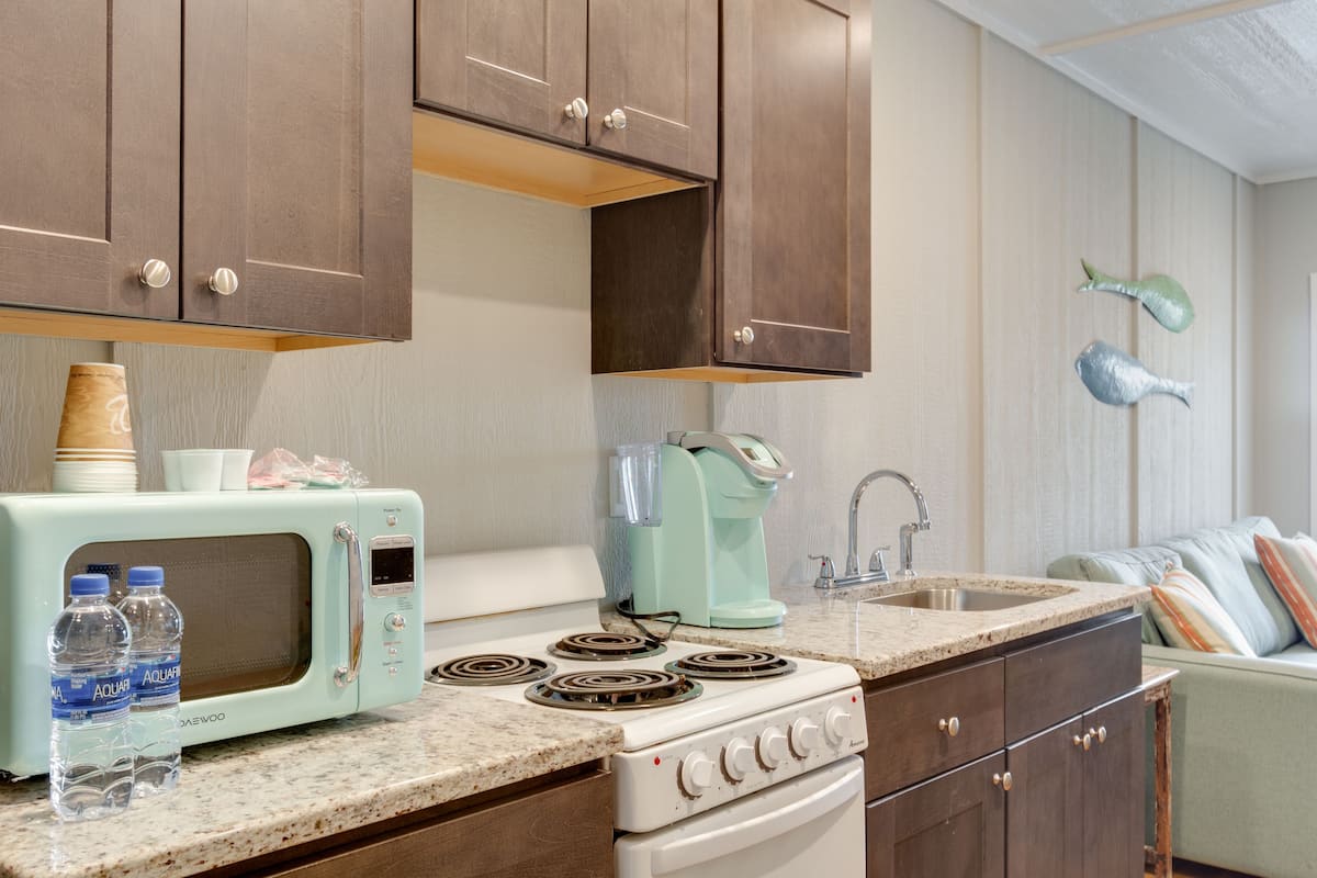 deluxe apartment, 2 bedrooms | private kitchen | coffee/tea maker