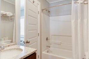 Deluxe Apartment, 2 Bedrooms | Bathroom | Free toiletries, towels - See Sea Motel (Kill Devil Hills)