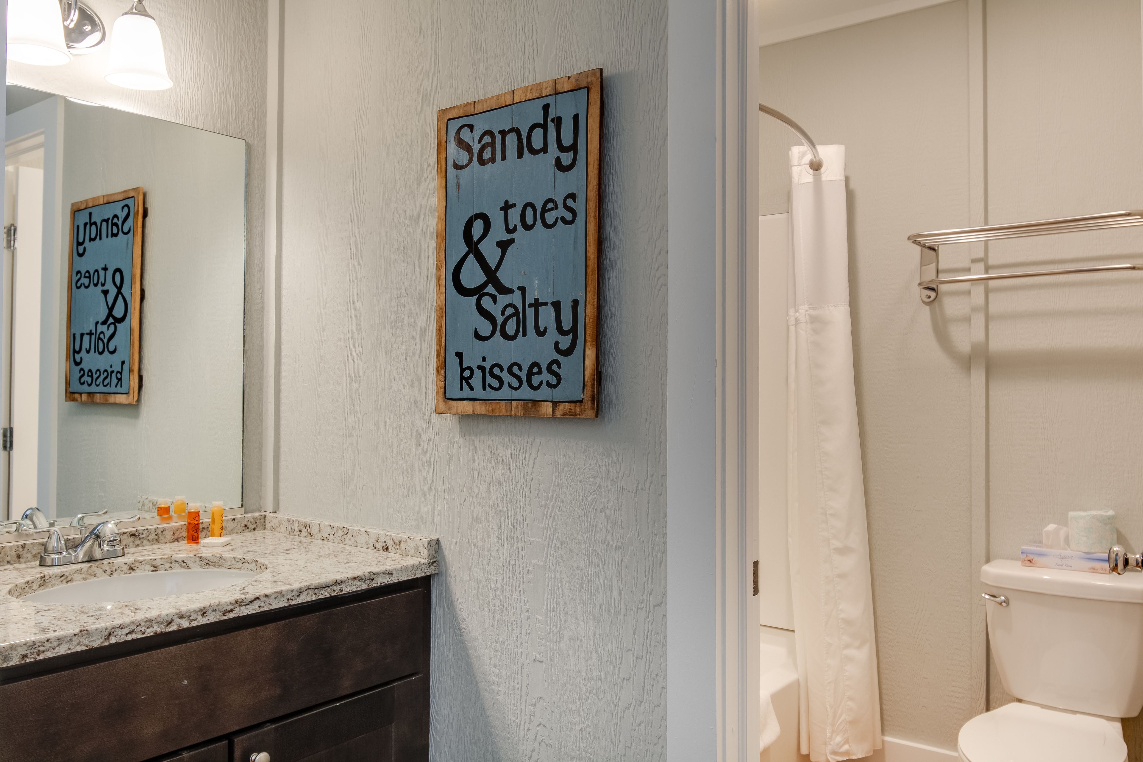 standard room, 2 queen beds | bathroom | free toiletries, towels